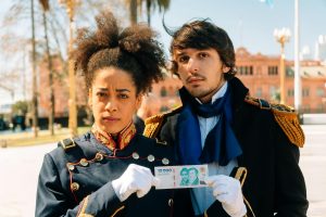 Historical reenactors in Buenos Aires costumes holding a banknote in front of Casa Rosada.