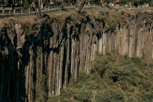 Dramatic basaltic prisms at Regla, Hgo., México, showcasing unique geological formations.