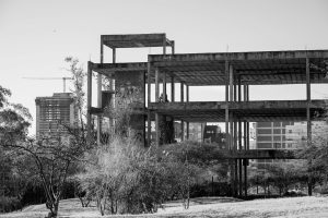 Monochrome image of a deserted building structure in Córdoba, Argentina, featuring urban decay.