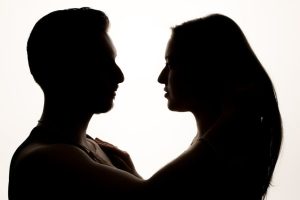 Romantic silhouette of a couple embracing, highlighting love and connection.